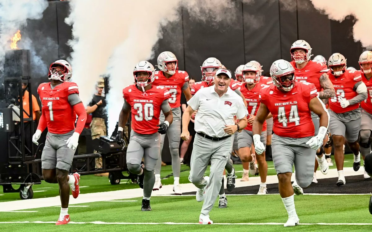 sgdeuce__'s tweet photo. Blessed to receive an offer from UNLV #GoRebels

@CoachLogo @CoachShavers @CoachHitchens1 @Coach_Weilnau @PridgettWayne @KoachMak https://t.co/q1Yfu2sxWx