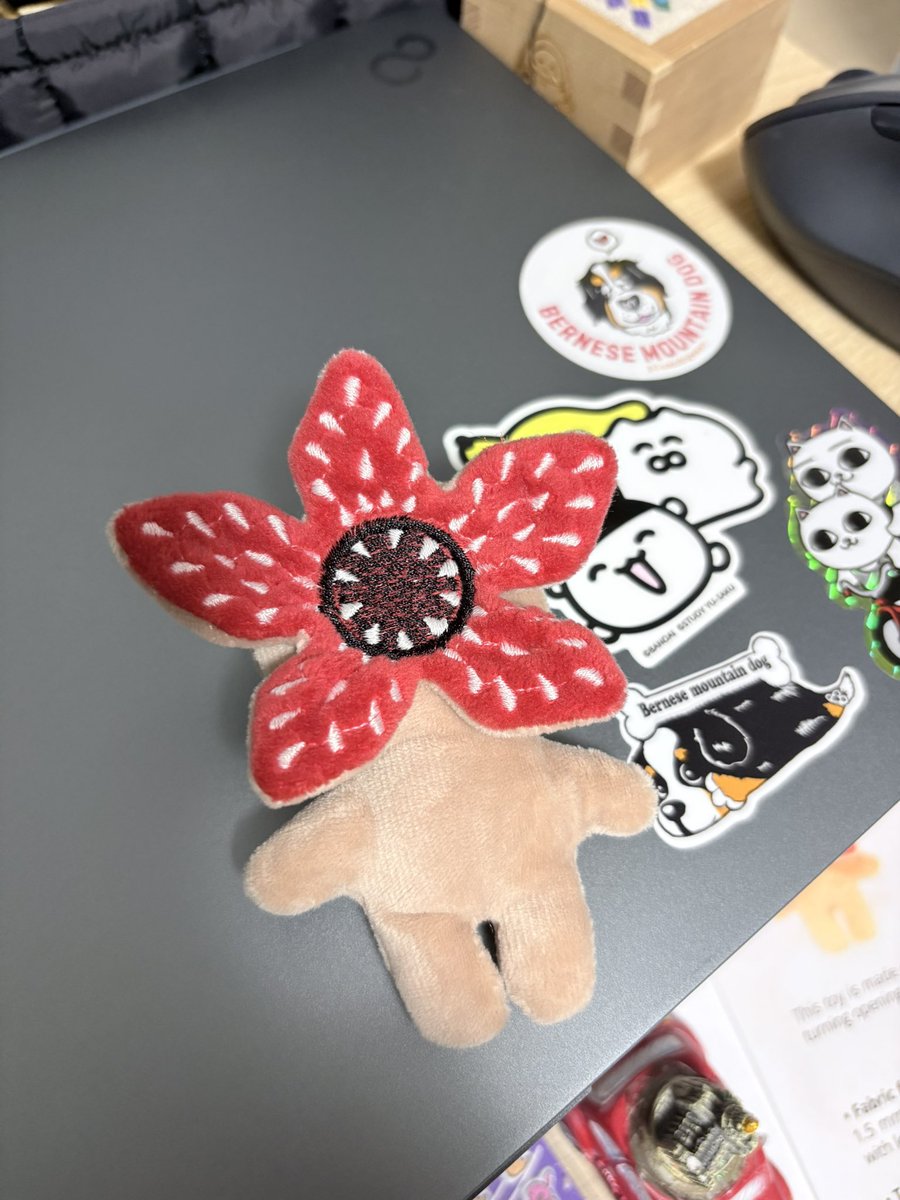 mimiennewest's tweet photo. 刺繍ミシンでデモゴルゴンつくった https://t.co/mjlCB7xzcL