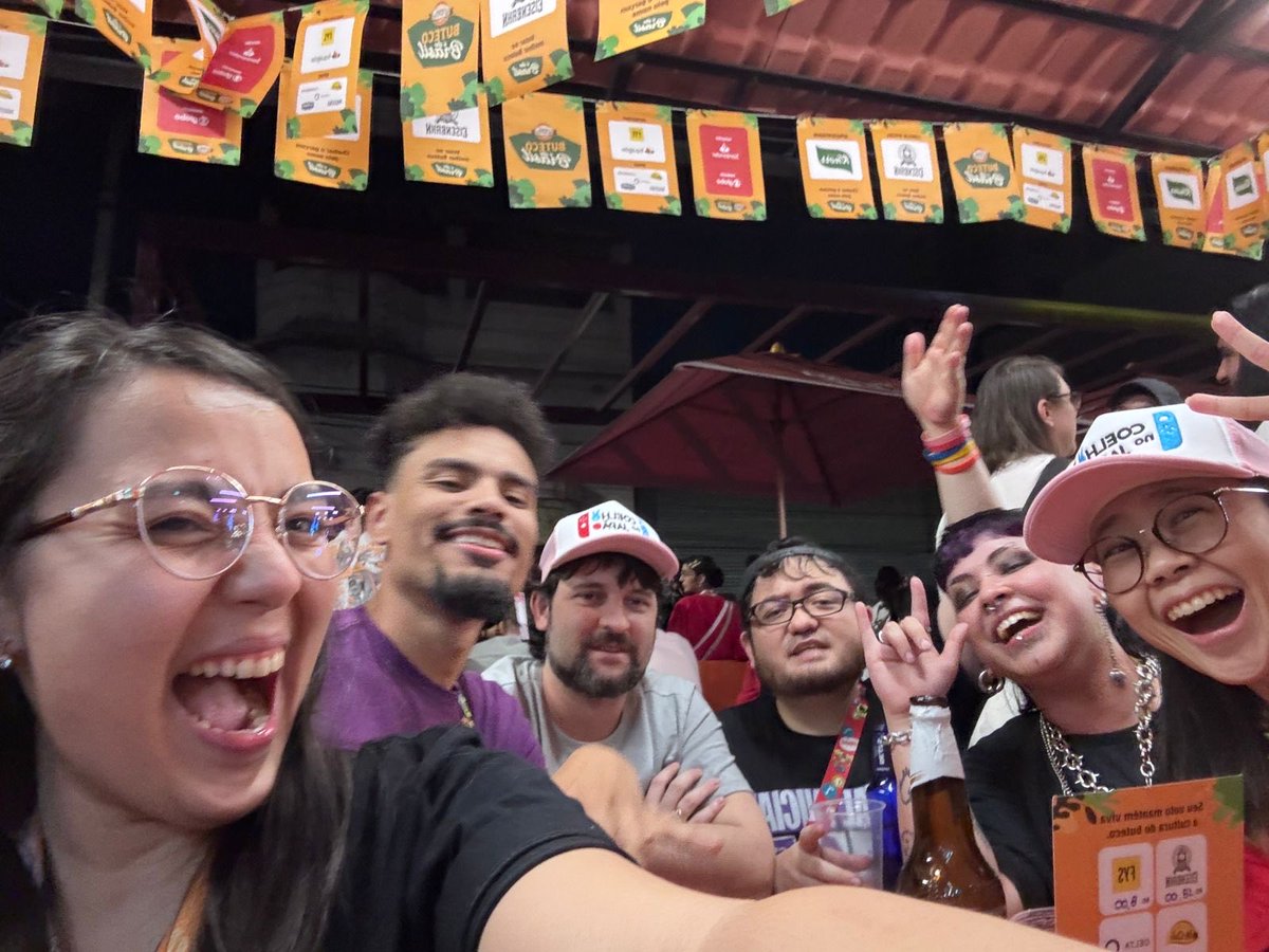 Yoozen's tweet photo. Gamescom Latão sempre ABSURDO de melhor after 

(não lembro dessas fotos e nem pq eu tava assim KKKKKKKKKKK) https://t.co/9uocpcPpax