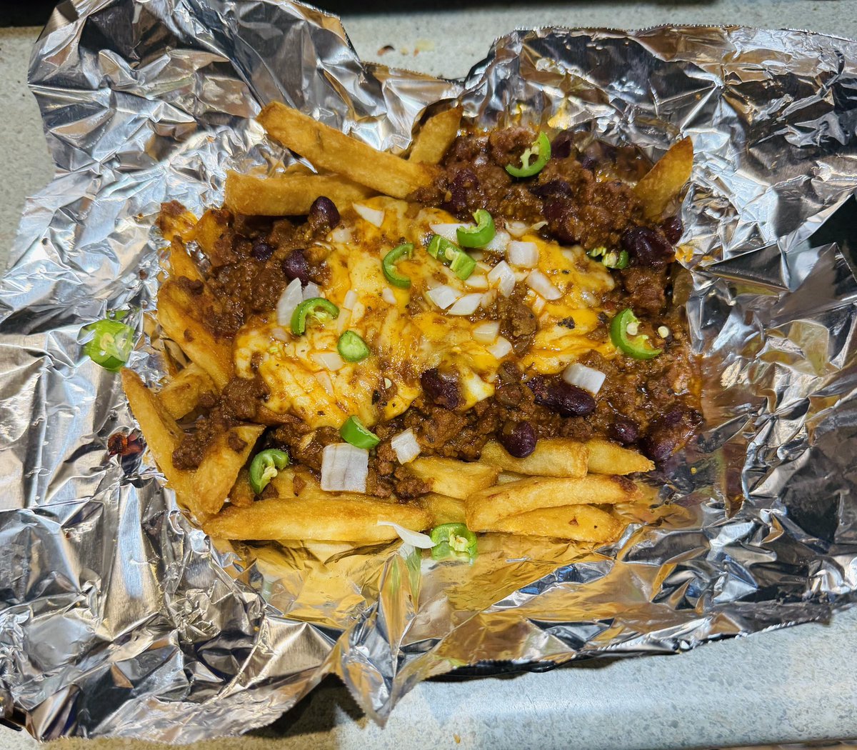 miggalooch's tweet photo. Leftover diner fries + chili from the pub = chili fries for dinner. Yes have some. #ftw #fridgecleanout https://t.co/GidjByZtwz