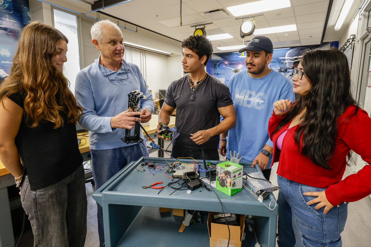 Miami Dade College tweet media