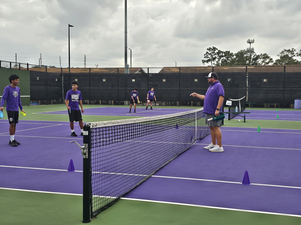 CoachEspinoza13's tweet photo. 2nd annual pickleball tournament! What a great and fun day with great kids and teachers! @ClubdeEspanolHH @HumbleISD_HHS https://t.co/YNx6aV8znB