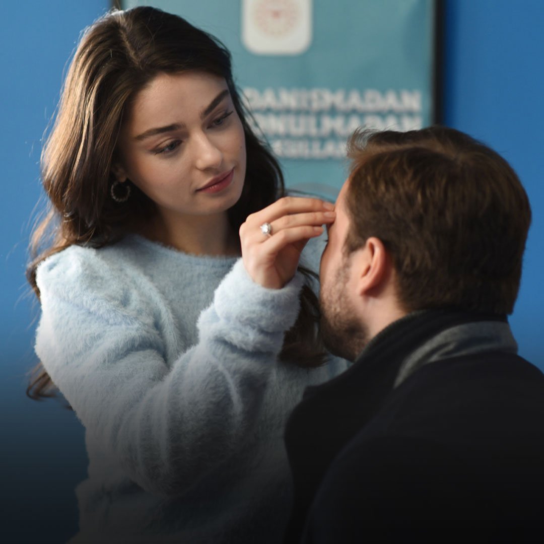 lunarisfumum's tweet photo. Halide Gürkan ve Ali Rıza Altay mı? Ayça Ayşin Turan ve Tolga Sarıtaş mı? 🫠🩵

#Arıza . #ArHal 
#TolgaSarıtaş . #AyçaAyşinTuran https://t.co/PenAPXK5fH