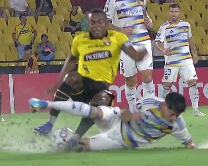 daytricolorx's tweet image. Final del 1T en el Monumental✋

🇪🇨 BAR 0-0 BOC 🇦🇷

😠 16 Faltas
⚠️ 4 amarillas
🟥 2 rojas 

#BSC #BOCAJRS #Libertadores