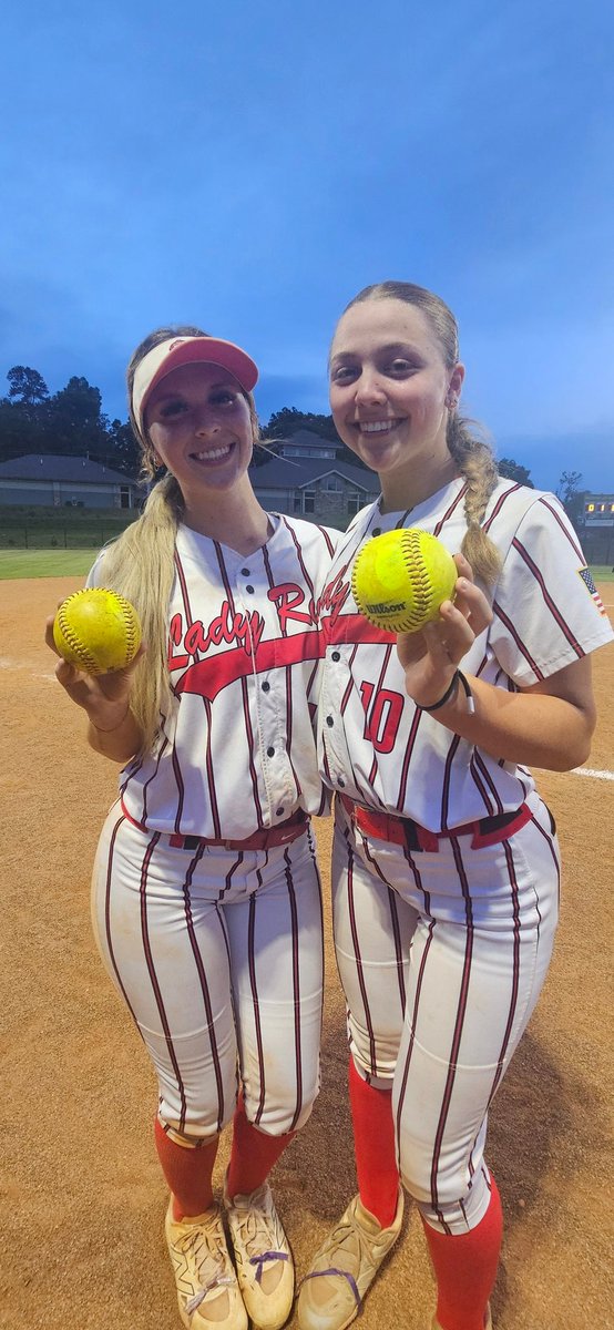 CC_LadyRed's tweet photo. Congratulations @brookelynfaith2 and @Chloeniethammer on your 2run homeruns tonight! 💪💣 https://t.co/JFmJzdfVMg