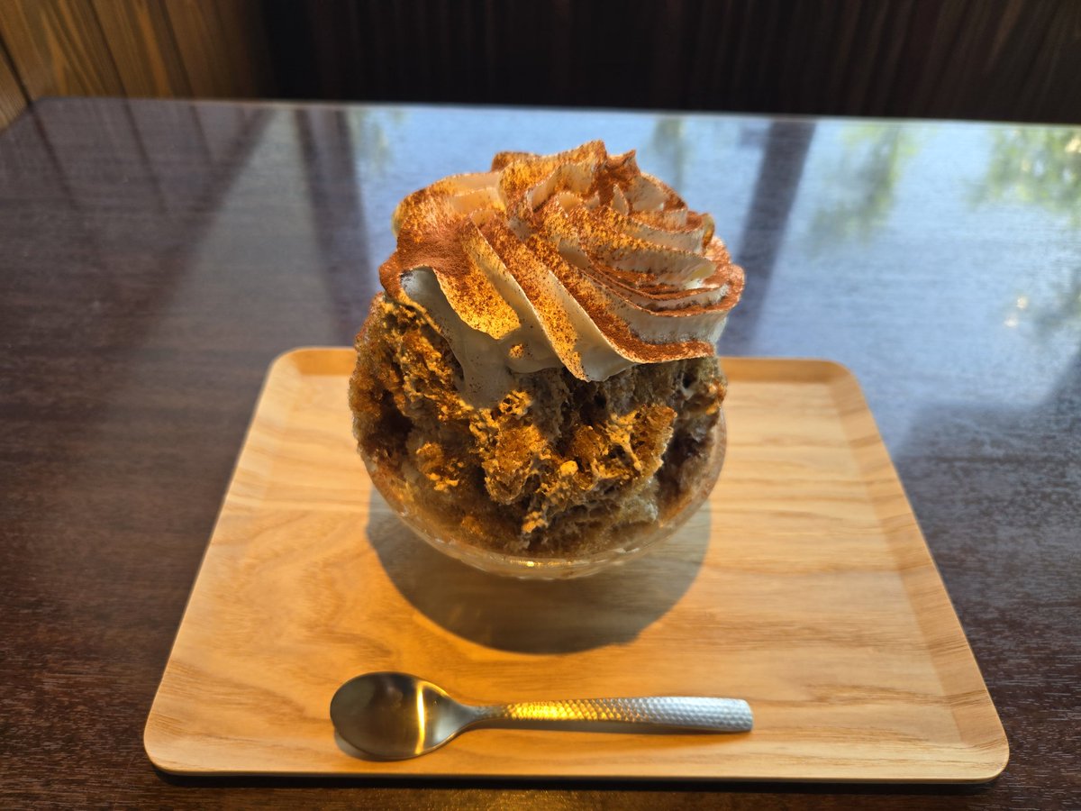Cafededan's tweet photo. おはようございます！

ティラミスかき氷です

前回作った際にコーヒー感があまり無かったので更に濃くして大人のティラミスみたいな仕上がりになりました。

#かき��� #ティラミス https://t.co/iUS3bO65UM
