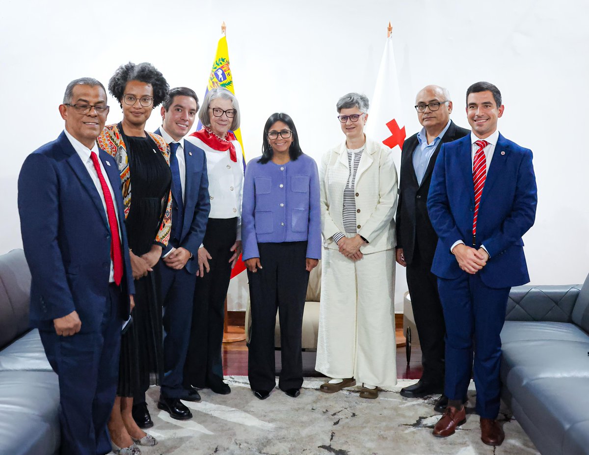 avnve's tweet image. #Gobierno || Presidenta encargada de Venezuela se reúne con autoridades de la Cruz Roja y la Media Luna Roja

➡️avn.info.ve/presidenta-enc…