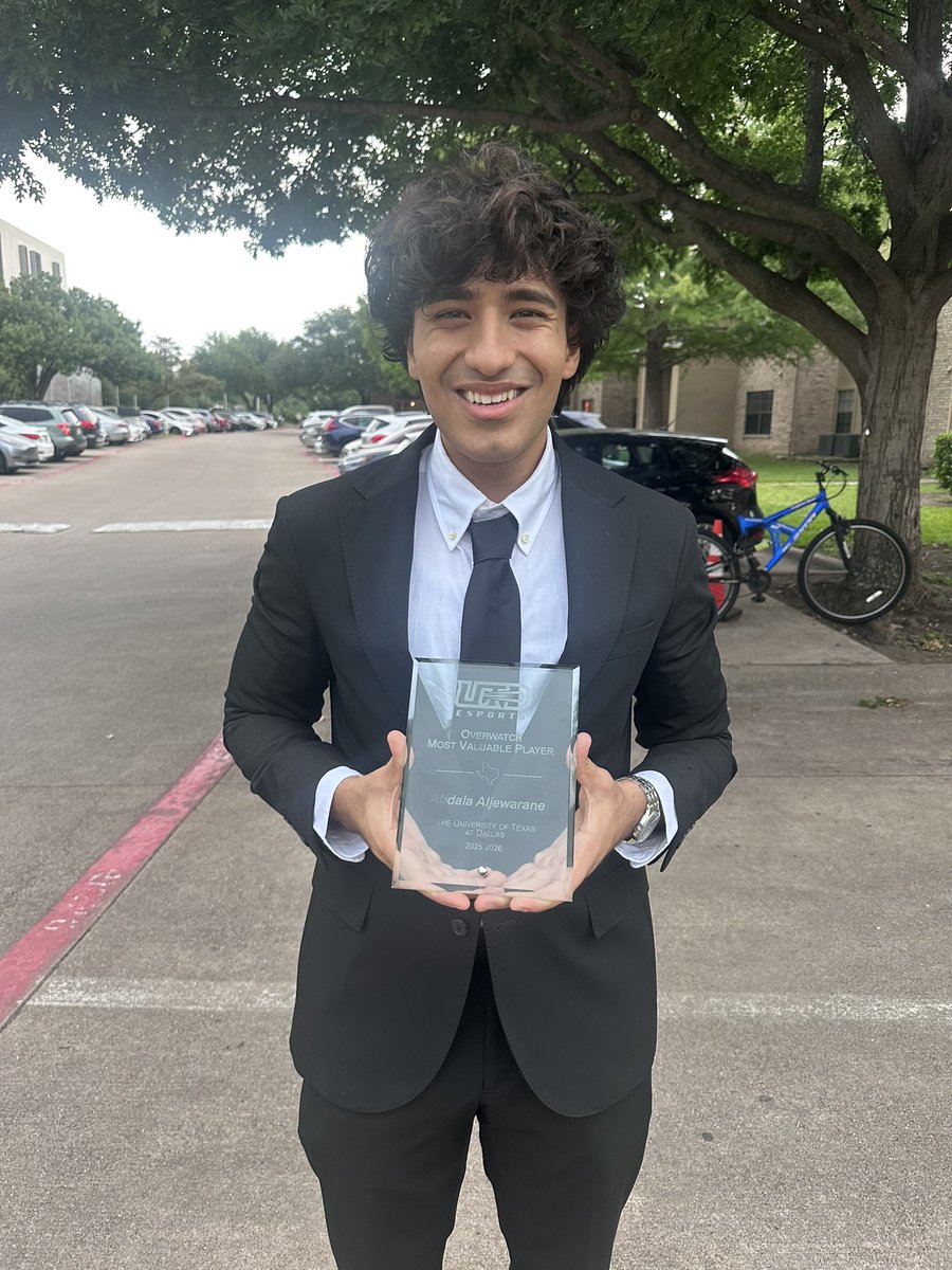 Abdalaa's tweet photo. Graduating next week so that’s a wrap on my collegiate career. I love my team and have enjoyed my time at @UTDEsports playing my freshman and senior year. Special shoutout to all of my teammates throughout the years, you guys are what made this special. 2x MVP as well😈 https://t.co/2fJPmJiIHi