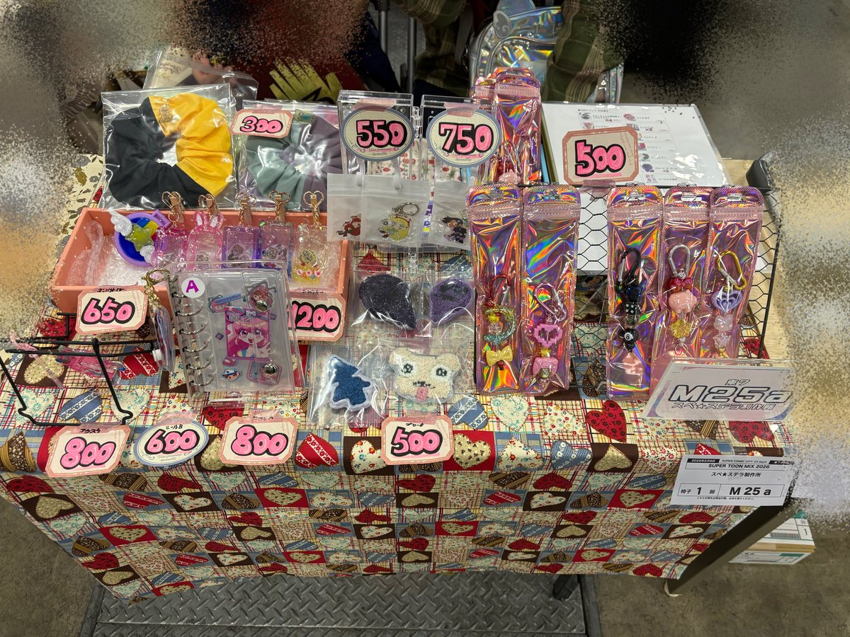設営完了しました！！
サークル主は私クミホです！(ウェンディやってます！)
売り子は🌲<a href="/HexananananaD/">ジタ🗝</a> 、❓<a href="/yuzushio66/">鱒@</a> です！！
お待ちしてまーす✨✨

#SUPERTOONMIX 
#TOONMIX