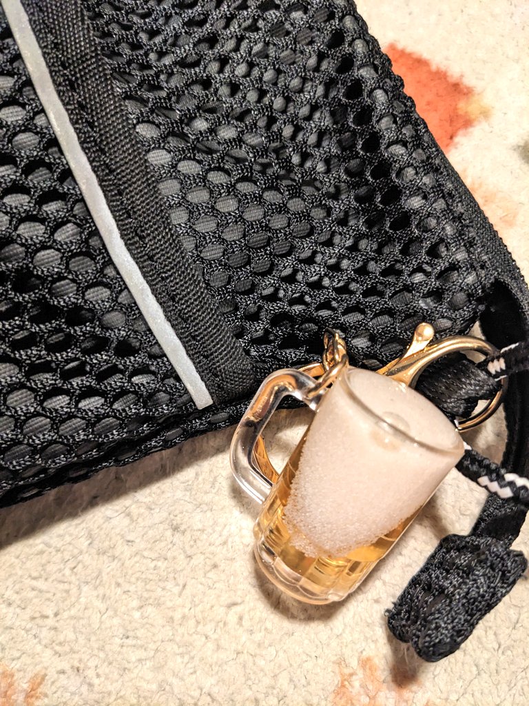 koi1110's tweet photo. いいアイテム手に入れた❤️🤭✨

いいでしょ？（笑）

#ビール
#酒飲みのキーホルダー https://t.co/dgmQNPqdvb