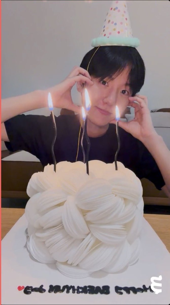 jbear9404's tweet photo. Happy Birthday Baekhyunnie! The one who made so many core memories for me with his US tour and Las Vegas show. Thank you for always making me smile with happiness @B_hundred_Hyun @BAEKHYUN_INB100 https://t.co/6k4cKIDlPR