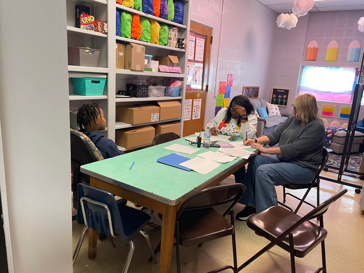 AlexanderEle900's tweet photo. 📣🚨Introducing our new Student Ambassador Program.💪 Interviews concluded yesterday. Our selected, will start with jobs to introduce the program these last few weeks of school. 🚀 Then, in August, we will put the program in full swing. STAY TUNED!👀📰 @suptking
@JMCSchools https://t.co/8ap7zIlQvD