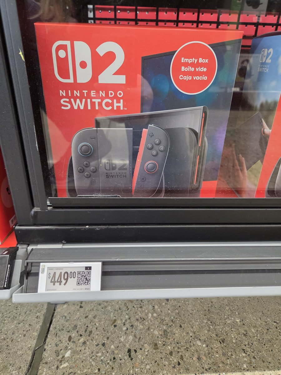 solar_icy's tweet photo. they are selling empty boxes for $450 at walmart https://t.co/coxfNHRuwL