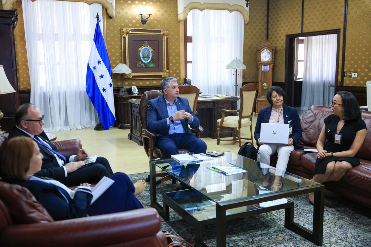 enter504's tweet image. #Nacionales Gobierno y la FAO avanzan en agenda conjunta para seguridad alimentaria, sequía y producción agrícola     #Gobierno #FAO #NasryAsfura #SeguridadAlimentaria #ProduccionAgricola #Honduras 
👉 bit.ly/48EJkY7