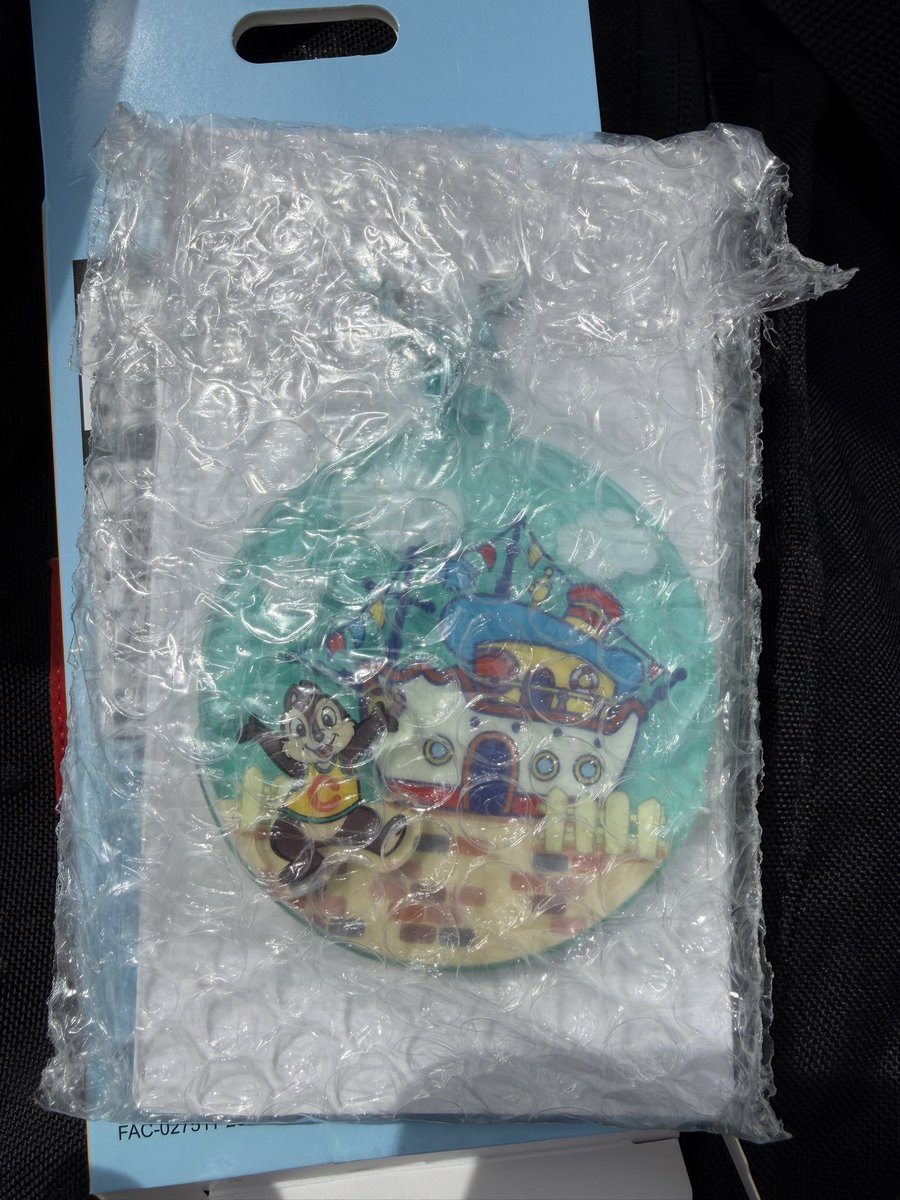 22Hamaken's tweet photo. ディズニー　交換
43周年　キーチェーン
譲)チップ
探)ミッキーorミニー
現在ランドにいます。手渡しの交換希望です。 https://t.co/dUUcFUL12S