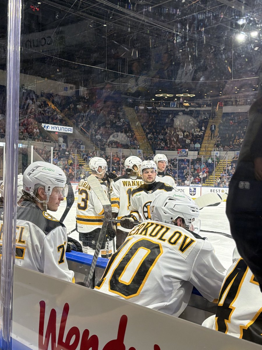 OriginalTebow's tweet image. With 12:09 left in the third period Providence and Springfield are tied 2-2 and both have 28 SOG
#AHL #AHLBruins #hockey