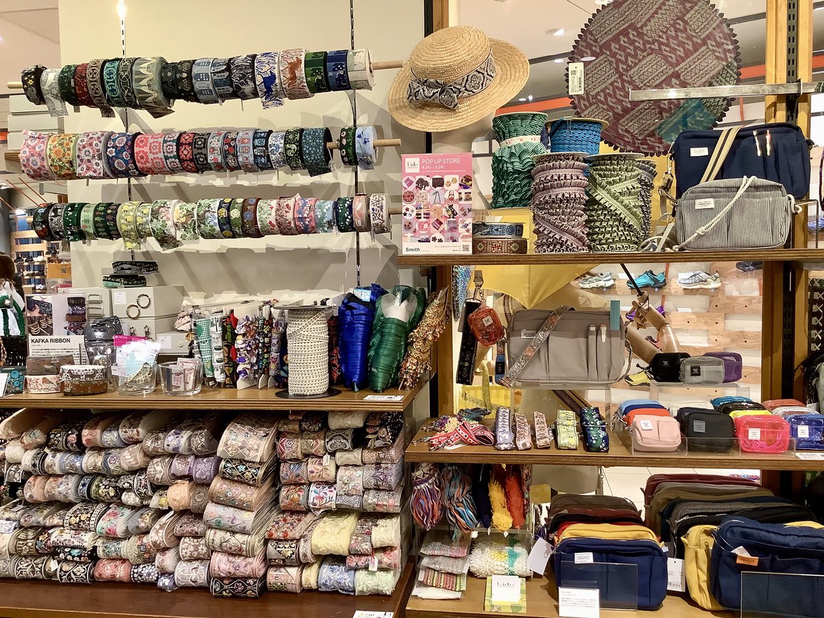 smith_ftg's tweet photo. Lido 「POP UP STORE」開催中！

イタリア製のリボンも好評発売中です。
変わった形が特徴のリボンがたくさん、見ているだけでも楽しいです。フェア期間中のみの販売なのでお買い逃しのないようご来店お待ちしております。

■4/24(金)～5/24(日)

#smith #二子玉川 https://t.co/8PVc9lQQlH