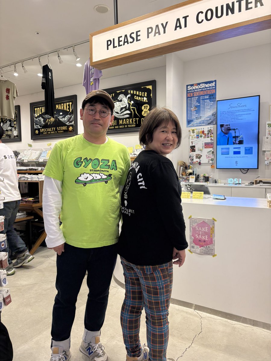 昨日のお客様💁‍♀️
3年振りのご来店でなんと岐阜からお車で😳！！
当時購入いただいたTシャツをそれぞれご着用🔥
🦁先日に引き続き思わずお声かけしもちろんパシャリもお願いしました📸
ご来店ありがとうございましたー！

さてGW最終日！
本日も皆様のご来店お待ちしておりますー！🤘
〈スタッフ🦁〉