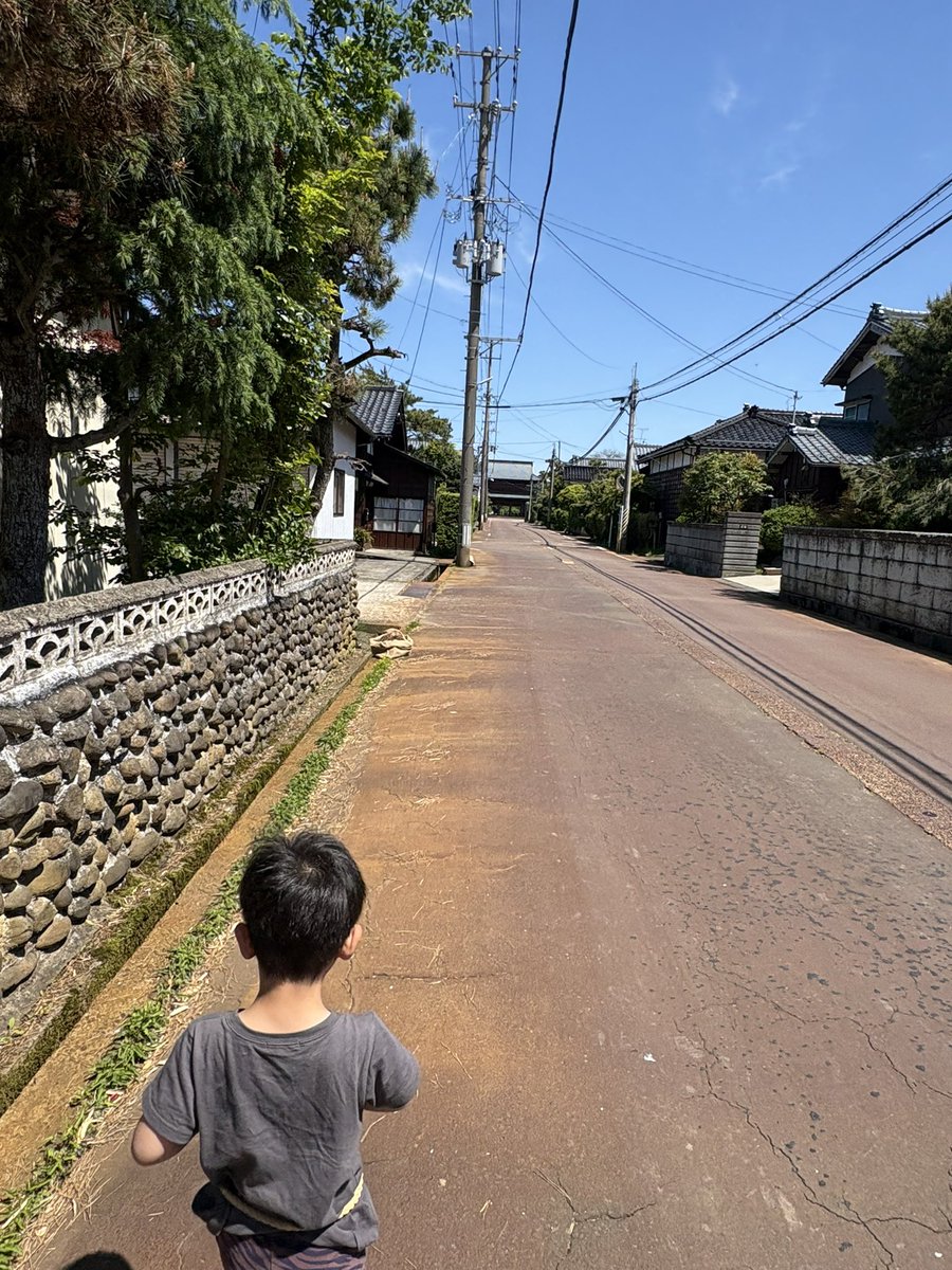 親戚子供達つれて朝散歩〜
近所のお寺まで！