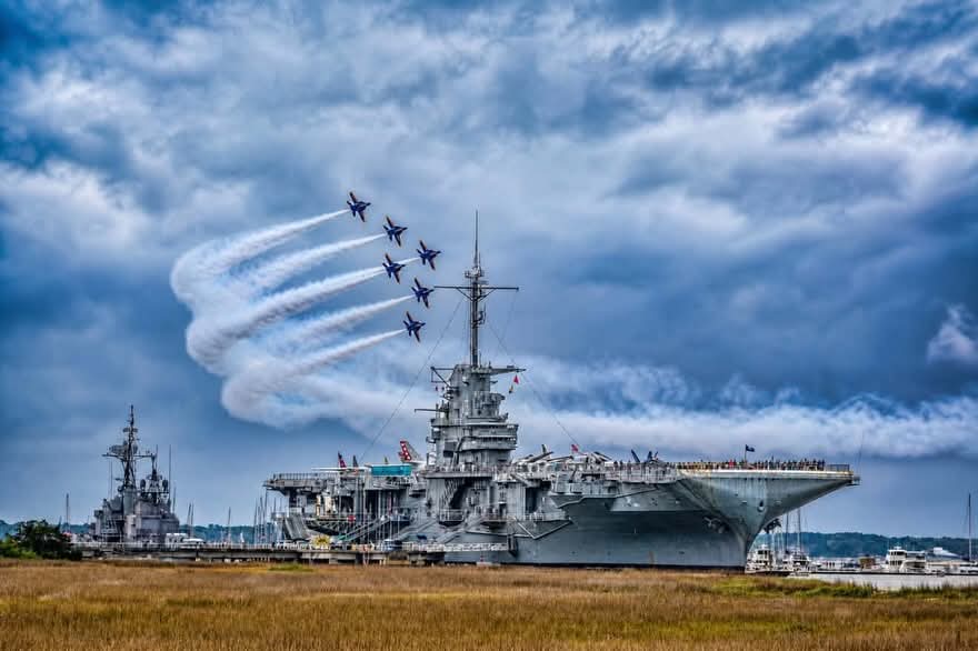 MichaelJHurd1's tweet photo. From Charleston Daily 

We are so grateful to Brett Wilburn, for stunning shots of the Blue Angels rehearsal over the Charleston Harbor 

Thank you Brett 

Follow his journey:  @brett728 
📸📸📸
#charlestonphotography #charleston #blueangels #usnavy #charlestondaily https://t.co/TIJtXQy0cf