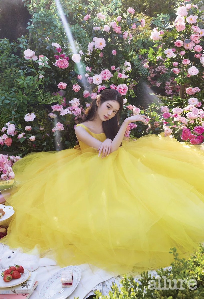iveuniverse's tweet photo. [PHOTO] 260506 — #JANGWONYOUNG for Allure Korea May 2026 issue.

(1/2)

#IVE #아이브 https://t.co/Vvm033dpb9