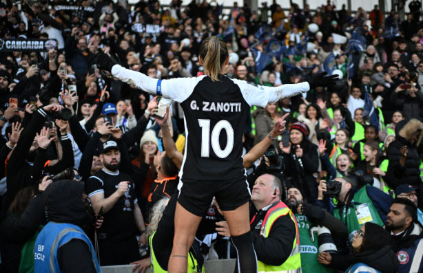 Brunobgs1111's tweet photo. O mundial feminino foi um torneio feito pros times dos EUA e da Europa se divertirem, duelarem e mostrarem como são fortes. 

Ai o Corinthians derrotou o time dos EUA, e foi pra prorrogação com o campeão europeu kkkk sdds daqueles dia. 
Que vibe boa foi tudo aquilo. https://t.co/LI3nljGjSS