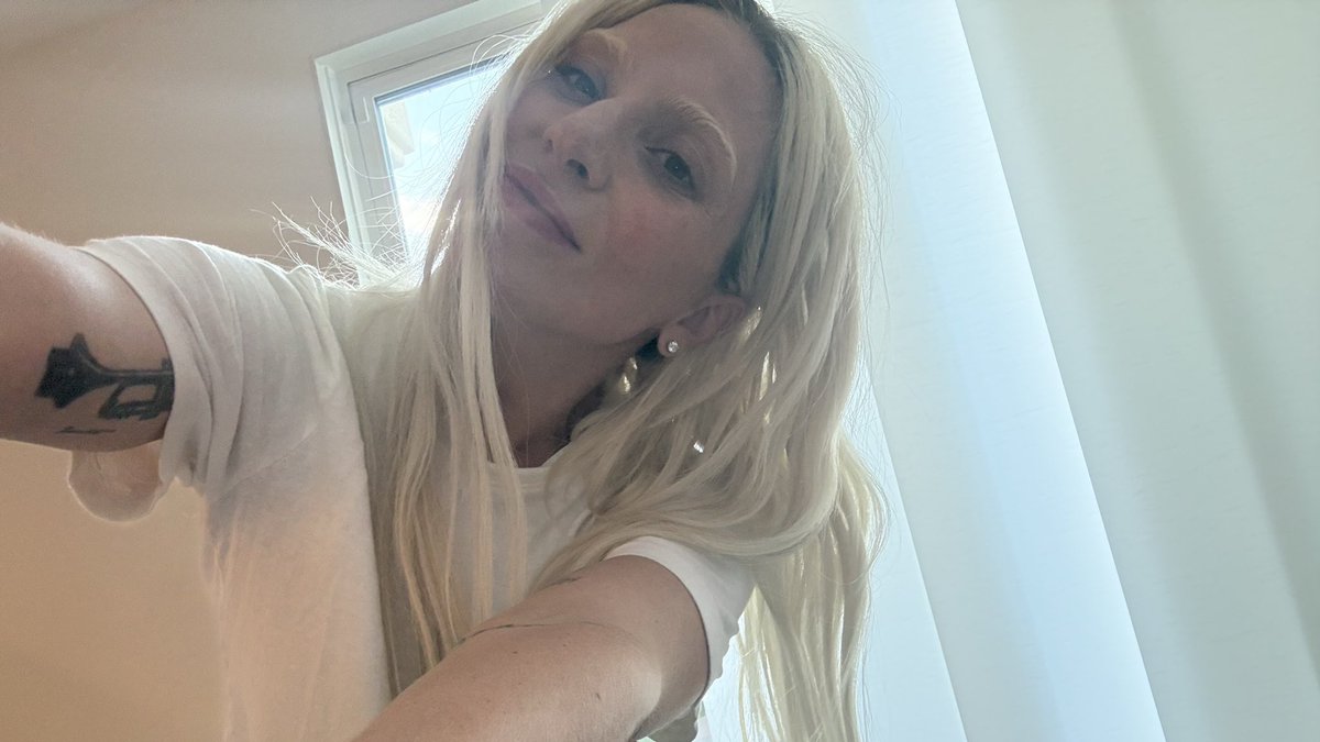 _hausofmayhem_'s tweet photo. my favorite kind of selfies https://t.co/xdVgscrwS6
