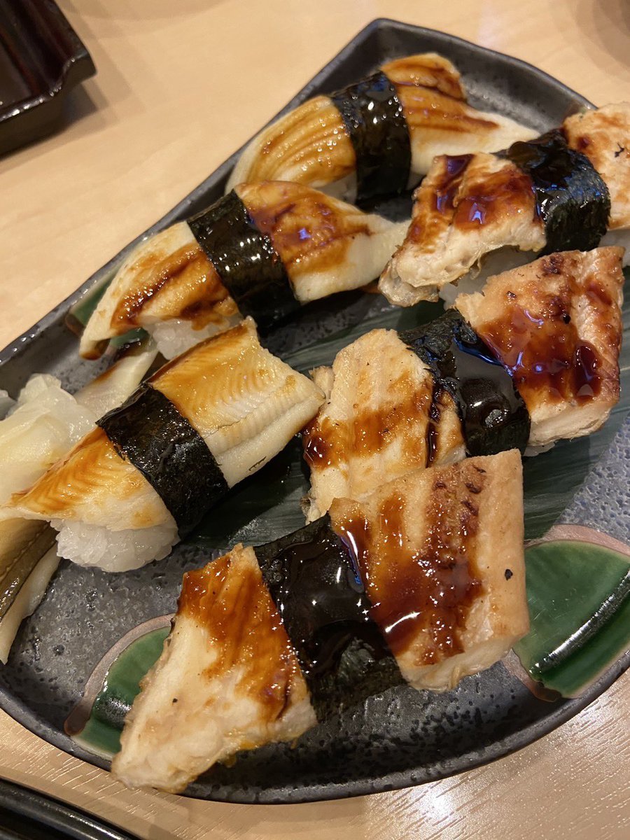 ryusuke03120710's tweet photo. 数年ぶりの姫路帰省は1日4食生活で確実に太った🐖 https://t.co/Gkhcla4SVj