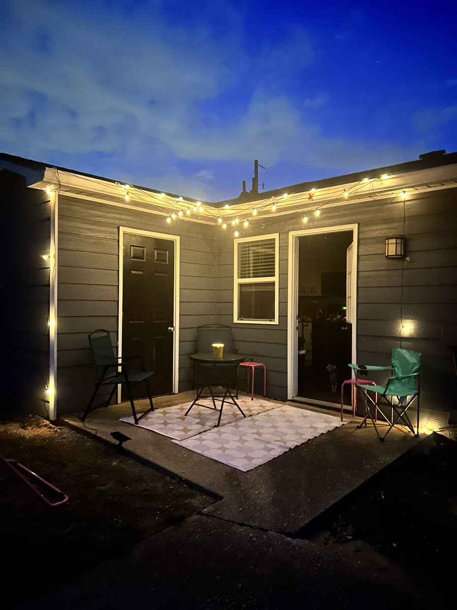 SweetJaneJ0nes's tweet photo. Whenever I'm in the midst of chaos, and I find it hard to see the light, find the silver lining, be grateful for life; I try to remember that not too long ago I lived in a garage without ever waking up to the sun are going to sleep to the stars.
#GodIs https://t.co/0nWSbU7d3Z