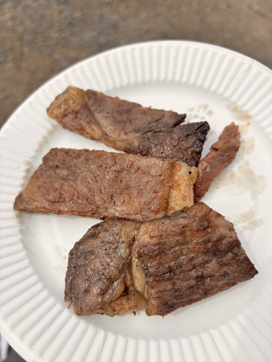 Masya519's tweet photo. めちゃくちゃ美味い
柔らかくて脂が甘い🥩🥩🥩 https://t.co/IjCumVkqxY