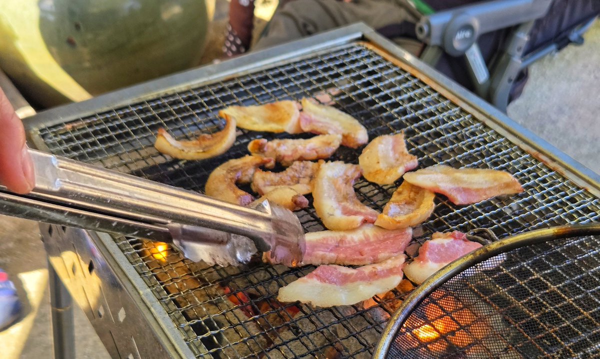 昨日のBBQとジンギスカーン！🔥🍖
ご近所夫婦は猟師さんなので美味しいジビエ頂きました🙏💖山幸𖧷⁺.˖*
(私達も海幸ご馳走したかったなあ😭🎣)

あと子供ちゃんとポケモンの話でめっちゃ盛り上がったദി₍ᵔ˶- ̫-˶ᵔ₎