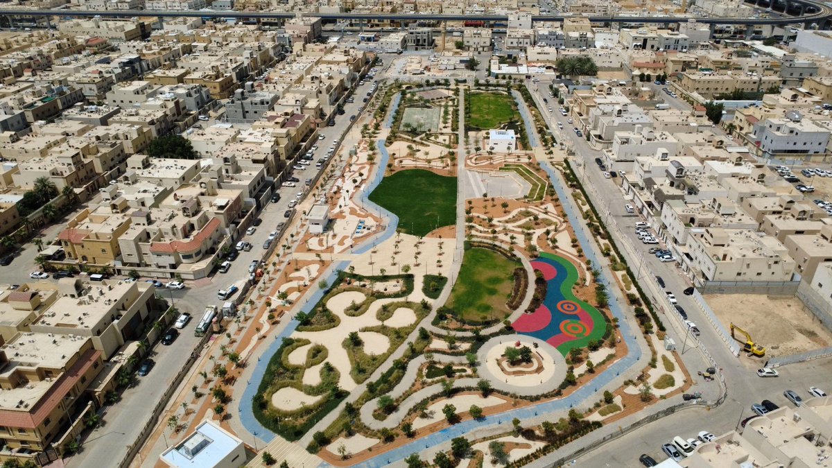 AddadRuh's tweet photo. صور توثّق أعمال تشجير عدد من الحدائق المتنوعة في حي العزيزية ضمن برنامج الرياض الخضراء، والذي يُعد أول حي أطلقه البرنامج، حيث شمل إنشاء 54 حديقة، مع استهداف زراعة 623 ألف شجرة وشجيرة

https://t.co/bu7Xi1XMZC https://t.co/A56UrPhhGH