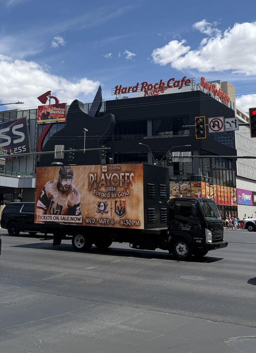 ZachCav's tweet image. Seen in Vegas.

#FlyTogether