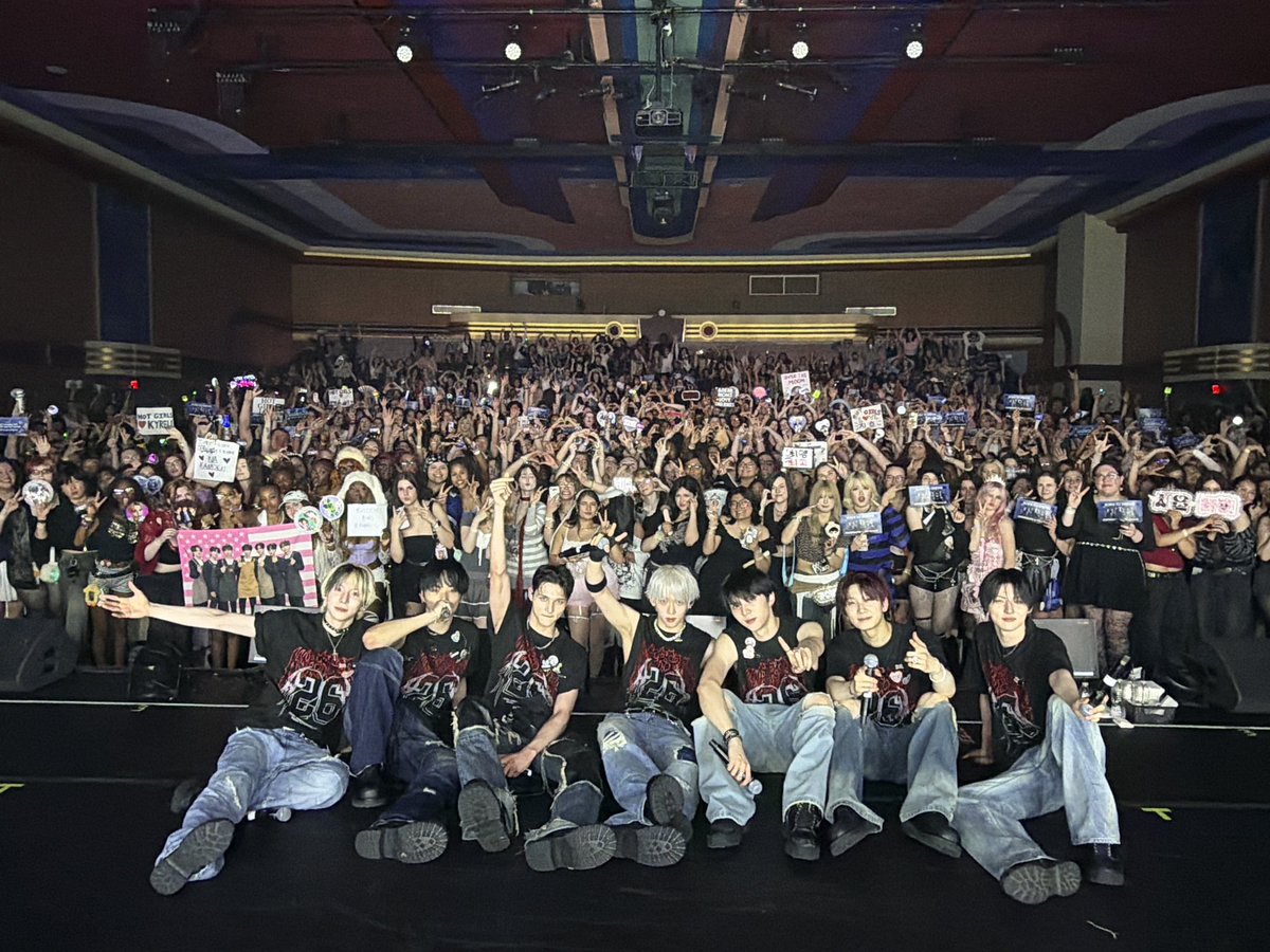 _AMPERSANDONE_'s tweet photo. [📸] 2026 AMPERS&amp;ONE LIVE TOUR ‘Born To Define’ IN WASHINGTON D.C.

#앰퍼샌드원 #AMPERSANDONE #Born_To_Define https://t.co/F44U9N5XX1