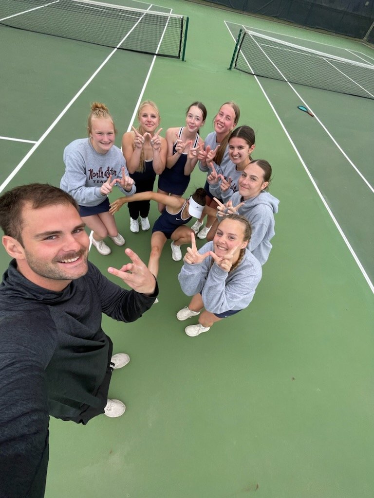 LNStennis's tweet photo. Reserve earns it tonight as a team! 🎾🤝🐊🎾 #squatattempt https://t.co/Nntzzih2tY