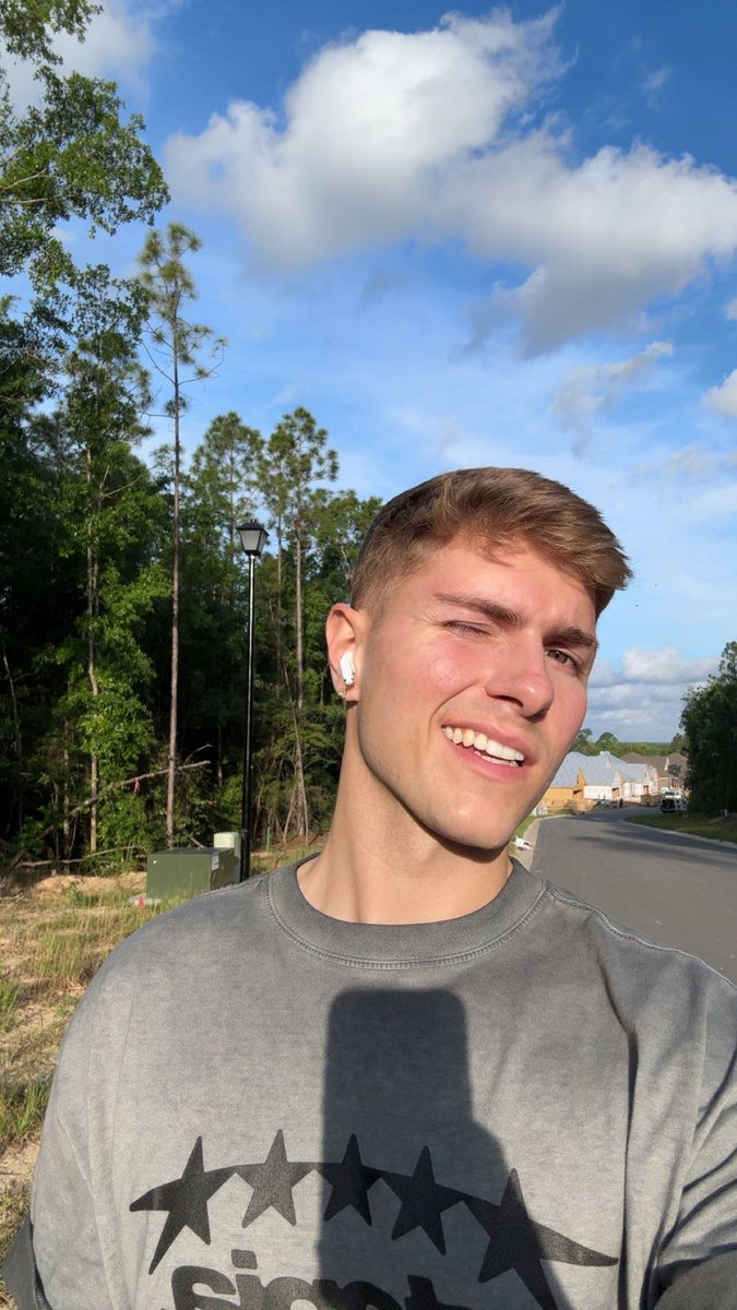 6’2” gas station boner pill 💊 tweet media
