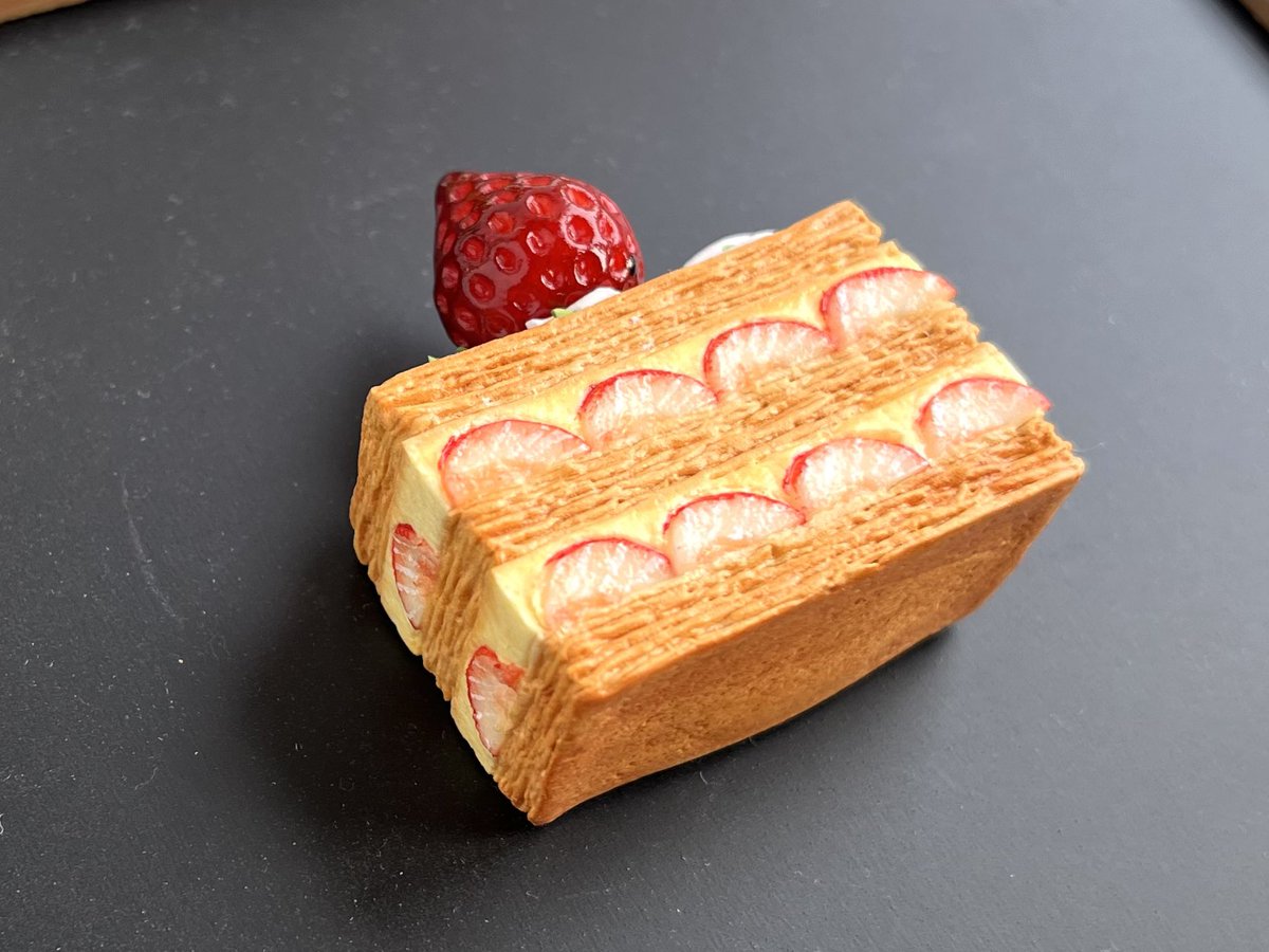 【＊さおり＊様】フェイクスイーツ◆菫ブーケ飾♬ハート型♡パリパリ苺のミルフィーユ さおり＊様】フェイクスイーツ◇菫ブーケ飾♬ハート型♡パリパリ苺の