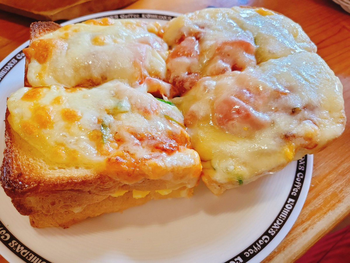 FuKarin46's tweet photo. チーズボールは食べれなかったけど、普段のお店じゃ扱ってないご飯を発見！！
食欲に負けて写真撮る前に食ってるのマジごめん
めっちゃ美味い！！
※この他、カツカリーパンを食しており、ポテチキはリピした https://t.co/qjZApBs6wk