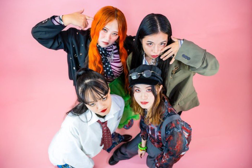 OriKen1's tweet photo. パンクだろうがメタルだろうがロックンロールだろうがポップスだろうが音楽なら何でも素晴らしいよ。でもハマるには何かしらの理由がある。個性あるモノに惹かれるんだけどあとは人間模様。
#亀のちのちKIRIA
#ミズニウキクサ
#LETITOUT
#3beat
音楽的にも人間的にも素晴らしい。
うわべだけじゃない。 https://t.co/880qowidNH