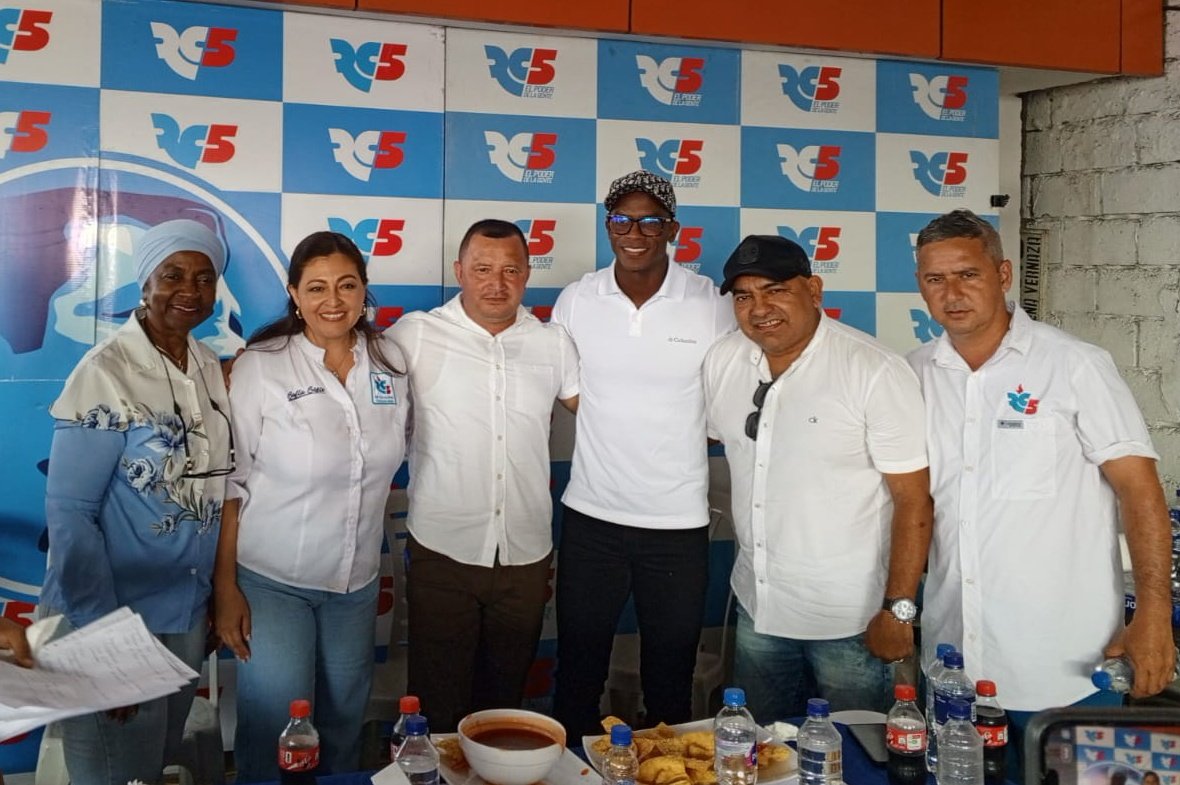 🚨🚨🚨 #Urgente|
Informamos con total consternación que acaban de asesinar a Antonio Cool Murillo, Concejal de la <a href="/RC5Oficial/">Revolución Ciudadana</a> El Empalme. Hace pocos días saludamos y compartimos en la Asamblea Cantonal.
El desgobierno nos sigue arrebatando vidas. Descanse en paz compañero. 😓🕊️