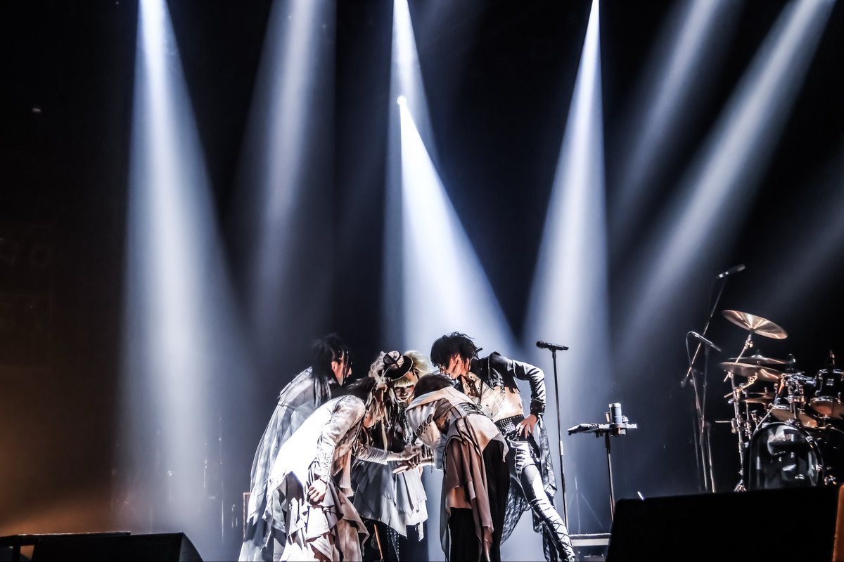 mask20160501's tweet photo. 【Memorial Photo】

LOOP ASH PRESENTS FINAL MASK　
「THANK YOU」
2026年5月1日(金)
東京・豊洲PIT
THANK YOU!!

LOOP ASH PRESENTS FINAL MASK　「FOREVER」
2026年5月2日(土) 
東京・豊洲PIT
THANK YOU!!

━━━━━━━━━━━━━━━━

MASK オフィシャル X
@mask20160501
https://t.co/iCfkYFdk0I

Vo.高橋 尽   オフィシャル X
＠_jin_takahashi
https://t.co/R3U7AEik4S

Vo.向日葵   オフィシャル X
＠aoi_official
https://t.co/XUITbCguqG

Gt.SANA   オフィシャル X
＠MASK_SANA
https://t.co/mWo50shtRD

Gt.未散   オフィシャル X
＠michiru_loopash
https://t.co/Jnl8irXZvQ

Ba.竹田和彦   オフィシャル X
＠kazutakepon
https://t.co/E33v0OInRg

Dr.MINAMI   オフィシャル X
@MINAMI_DRUMS
https://t.co/2WzMpfzMO0

Dr.NANA   オフィシャル X
@2Heh4sLy4P95720
https://t.co/RoXnJZGbHW

Photographer
菅沼 剛弘 
@SuganumaPhoto
https://t.co/qFAscqmlAG

＃MASK
＃2026年
＃5月1日
＃5月2日
＃THANKYOU
＃FOREVER
＃豊洲PIT
＃高橋尽
＃向日葵
＃SANA
＃未散
＃竹田和彦
＃MINAMI
＃NANA
＃LOOPASH
＃ループアッシュ
＃アンティック珈琲店
＃ANCAFE
＃Aioria
＃ALiBi
＃SCISSOR
＃PENICILLIN
＃DASEIN
＃MoidixMois
＃団長
＃collaboration
＃ozzonjapan 
＃ozzcroce
＃nicolive_PR
