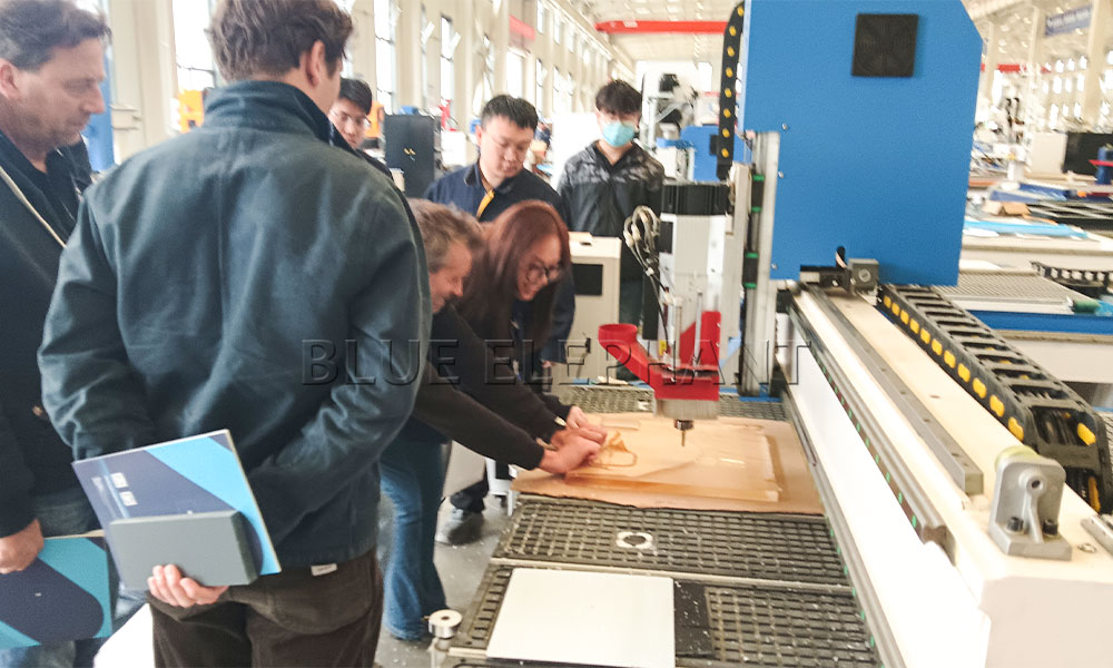 ElephantCnc's tweet photo. 🇧🇪✨ Welcome our Belgian clients to visit Blue Elephant CNC!

Under the guidance of our sales team, the clients explored our CNC router machining process🔧👀

📩: 
https://t.co/XhfoHATYRY 
Whatsapp: +86-15064026772
#cncrouter #cncroutermachine #machineroutercnc #atccnc #atcrouter https://t.co/CeIkzGnaCE
