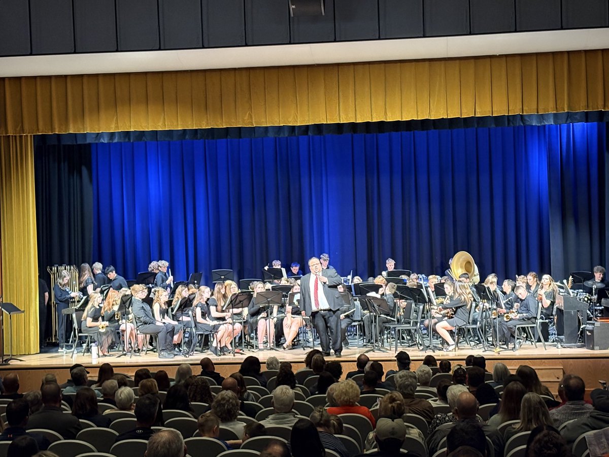 FreeportAreaMS's tweet photo. Talent and entertainment were on full display tonight at the Middle School Band Concerts. Bravo!👏🏼 https://t.co/tXrfD7ee6i