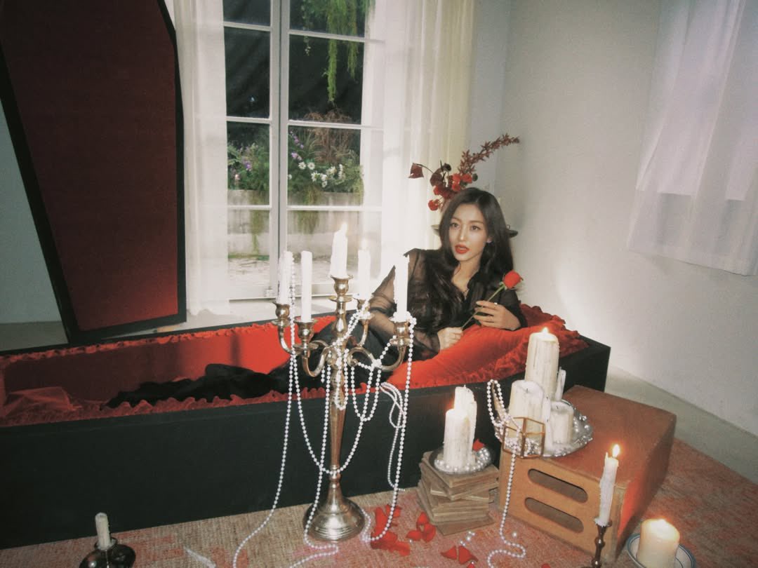 JHYOPICS's tweet photo. vampire jihyo https://t.co/S3eppGUybd