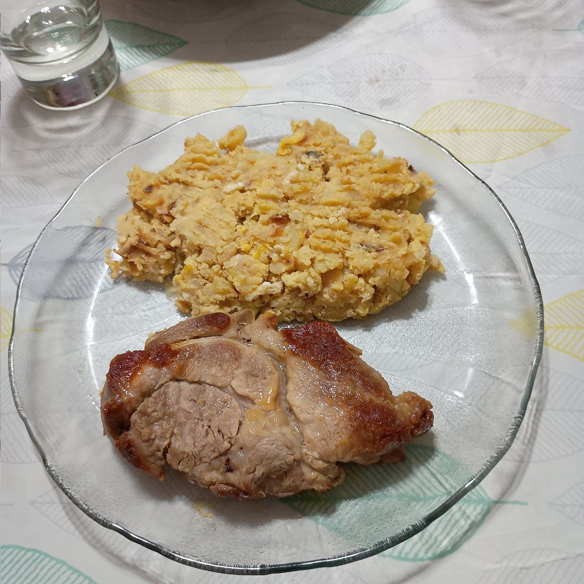 Me hice una carne con tortilla de papa y cuando me la estaba sirviendo se cayó y quedó horrible dolor