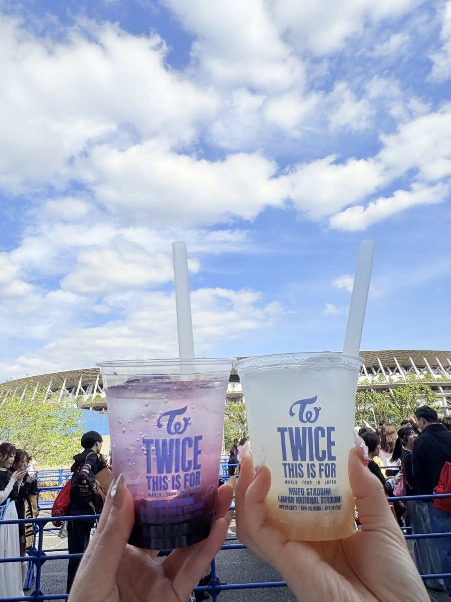 m_ppp20's tweet photo. TWICE ”THIS IS FOR”
WORLD TOUR IN JAPAN 🏟 2026.04.25

TWICE 9人で国立競技場に立ってる姿を
見れて本当に幸せだった(⋆ᴗ͈ˬᴗ͈⋆)💕

記念すべき初日に行けてよかったㅠㅠ
TWICEちゃんこれからも大好きだーー❕

🤍with ❥❥ @nino_O214 https://t.co/f0pBBRx4GI