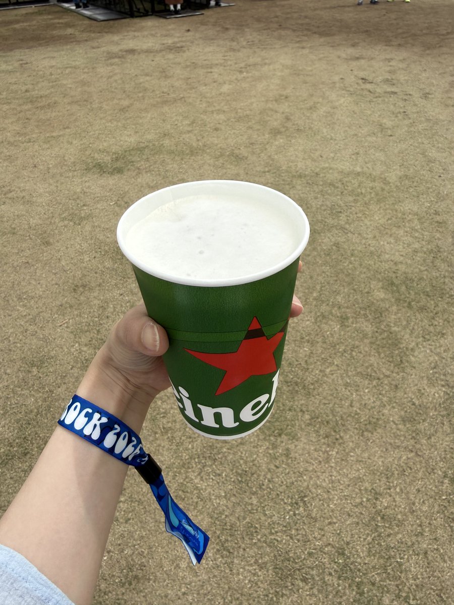xxcoffeeee's tweet photo. ほぼひとり参戦のビバラ！
2年ぶりのNikoんから！！楽しみー！！！ https://t.co/7WuJqho9oB