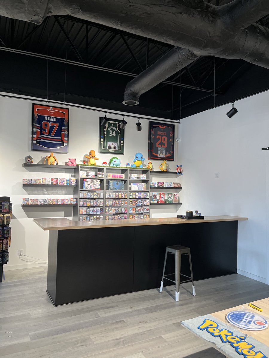 SsyKage's tweet photo. Shops finished! They just opened and had an INSANE first day in sales, apparently it was packed all day. Pretty cool to build something that was received so well https://t.co/HX2ttpDANV