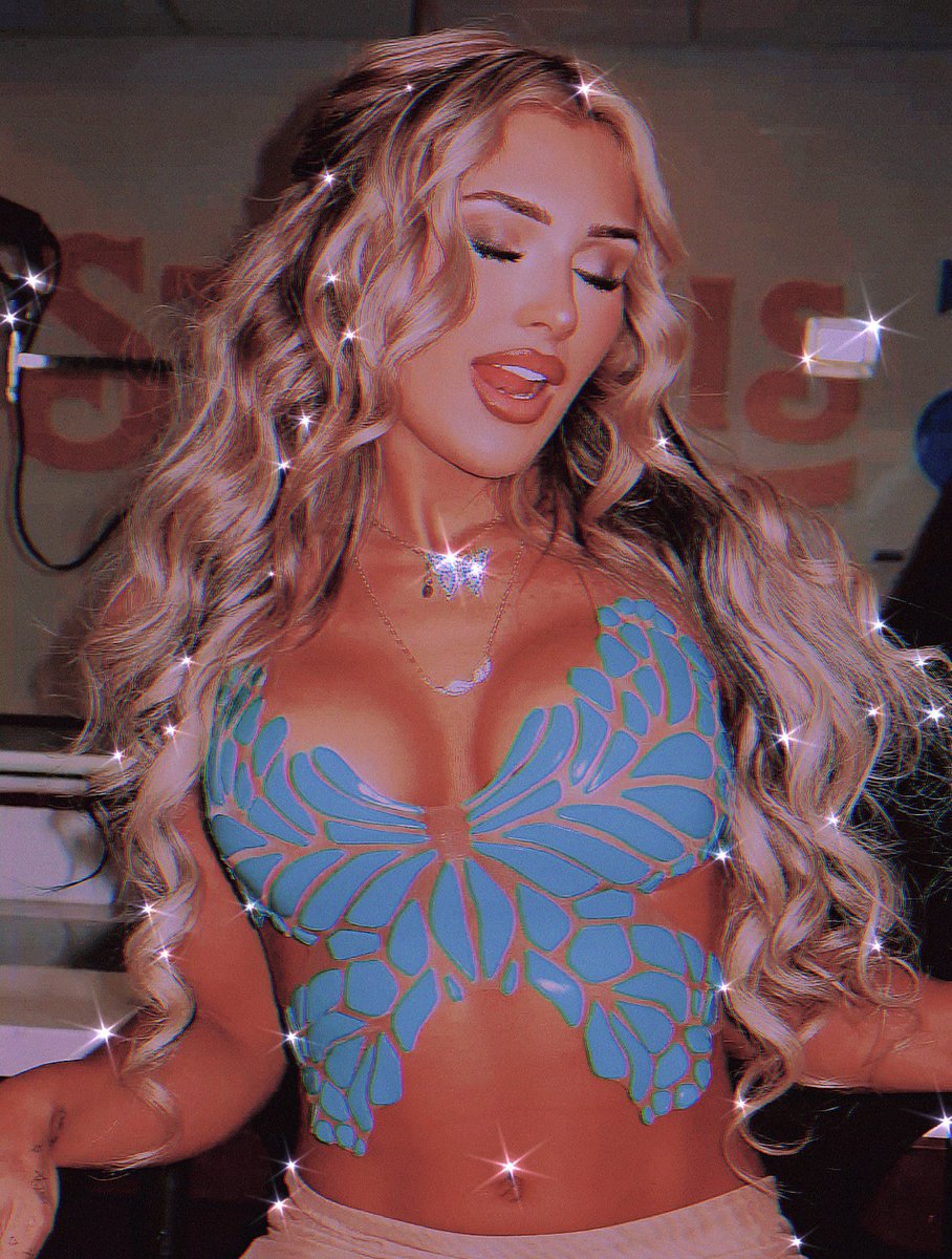 GlamSlamBabe's tweet photo. Sparkle queen ✨ https://t.co/2XcFslxkxn