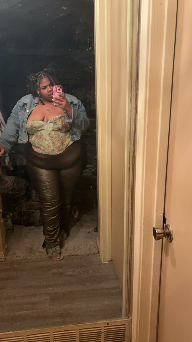 MThed0ll's tweet photo. @tayboo_22 Bisexual https://t.co/jU2nSGKn3f